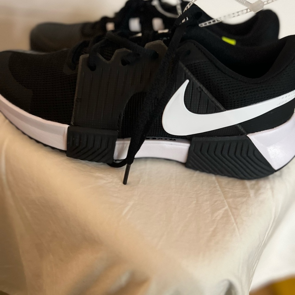 Women’s Nike GP Challenge Air Zoom (NWOT) - Picture 4 of 5